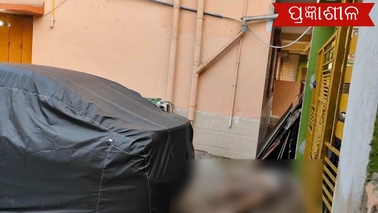 ୪ ମହଲା କୋଠା ରୁ ପଡ଼ି ମହିଳାଙ୍କ ସନ୍ଧେହଜନକ ମୃତ୍ୟୁ , ଏପର୍ଯ୍ୟନ୍ତ ମିଳିପାରି ନାହିଁ ମହିଳାଙ୍କ ପରିଚୟ