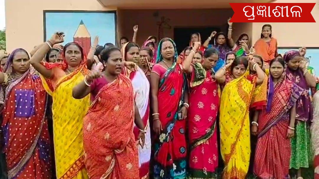 ଅଙ୍ଗନବାଡ଼ି ତାଲା ପକାଇଲେ ବିଜୟଚନ୍ଦ୍ରପୁର ଗ୍ରାମର ମହିଳା ।