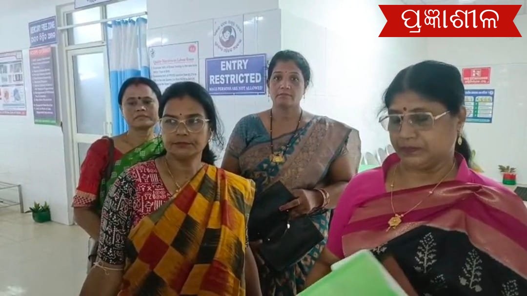 ଚାନ୍ଦଗଡ଼ ରେ ବଳତ୍କାର ର ଶିକାର ଯୁବତୀଙ୍କ ନିକଟରେ ପହଞ୍ଚି ସ୍ୱାସ୍ଥ୍ୟବସ୍ଥା ବୁଝିଲା ତେଜସ୍ୱିନୀ ମହିଳା ସଙ୍ଗଠନ  ।