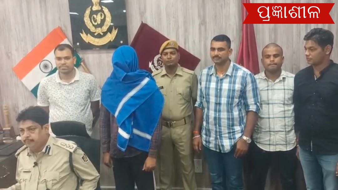 ବିଶାଖାପାଟଣାରୁ ଧରାହେଲେ ପୋଲିସ ବାବୁ ।