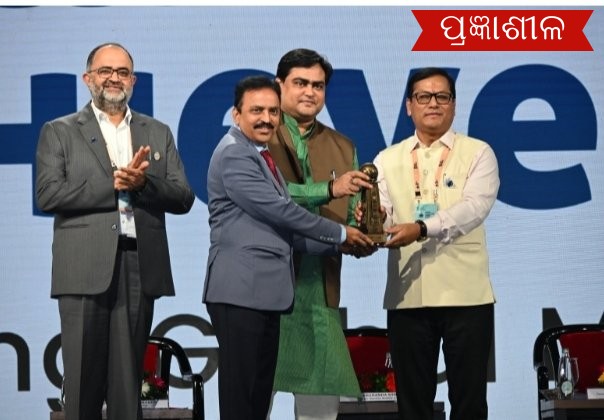 ଭାରତ ସାମୁଦ୍ରିକ ସମ୍ମିଳନୀରେ ପାରାଦ୍ଵୀପ ବନ୍ଦର ପ୍ରାଧିକରଣ ର ଅଭିବୃଦ୍ଧି ଓ ନବସୃଜନ ପ୍ରଦର୍ଶିତ ସର୍ବୋତ୍ତମ ପ୍ରଦର୍ଶନୀ ପାଇଁ ପାରାଦ୍ଵୀପ ବନ୍ଦର ସମ୍ମାନିତ ।