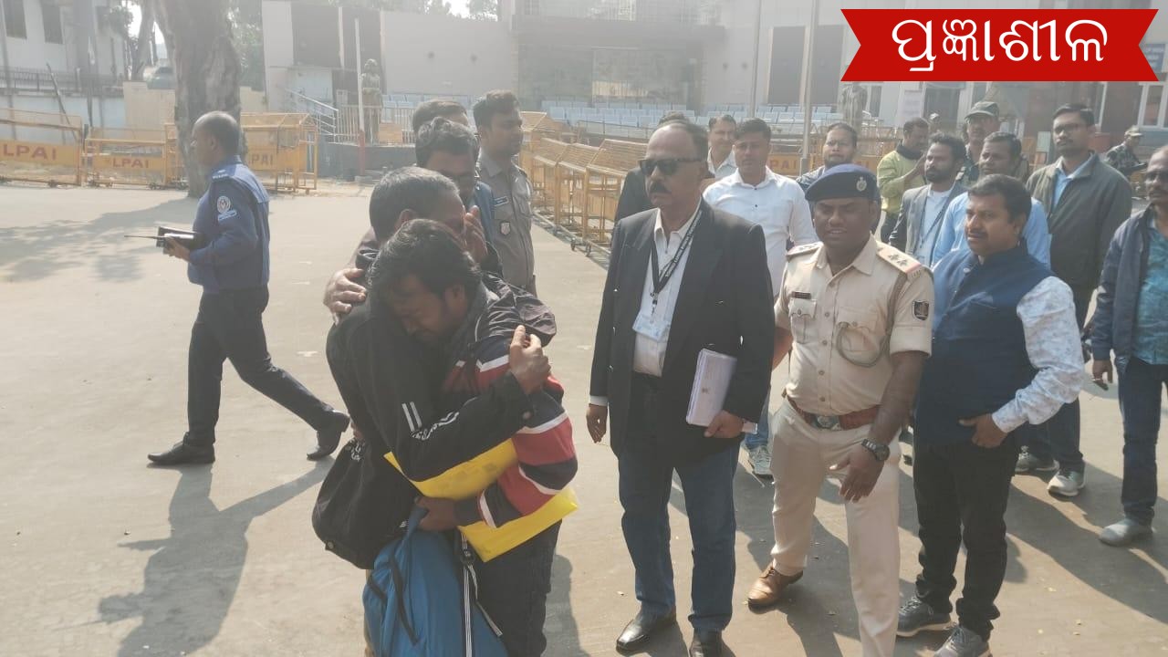 ଦୀର୍ଘ ୧୧ବର୍ଷ ଧରି ନିଖୋଜ ଥିବା ସୁଦାମ ହେମ୍ବ୍ରମ ଘରକୁ ଫେରିଲେ ।