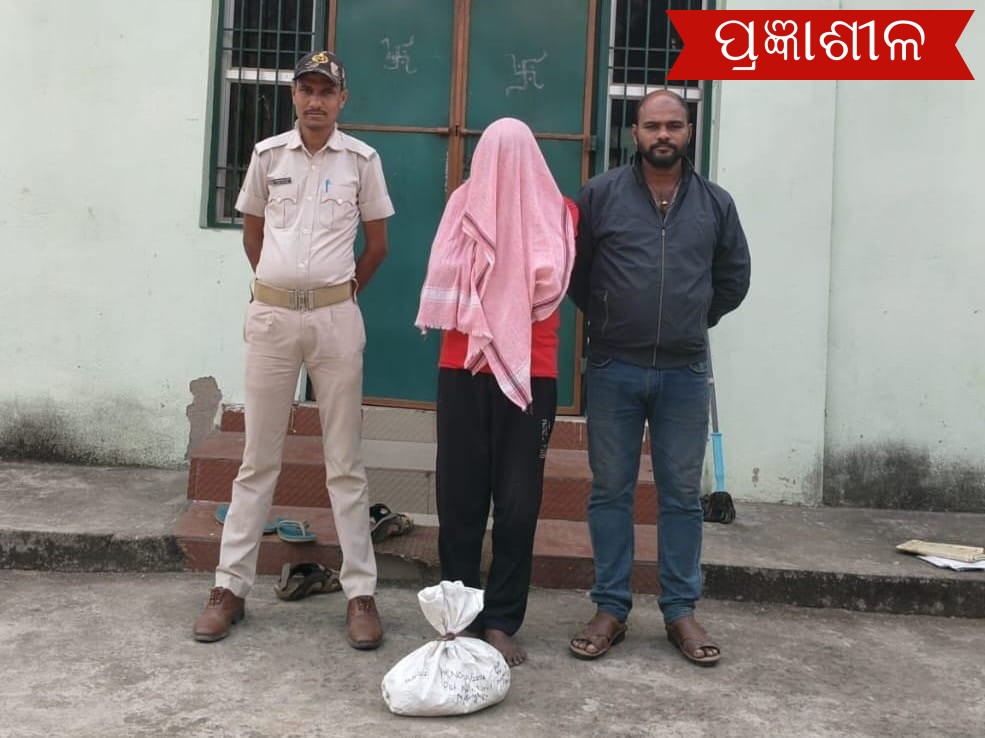 ୨କେଜି ୯୯୦ ଗ୍ରାମର ଗଞ୍ଜେଇ ଜବତ ସହ ଦୁଇ ଗିରଫ ।