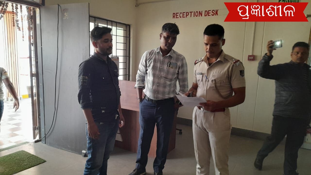 କନିଷ୍ଠ ଖଣି ଅଧିକାରୀଙ୍କୁ ଗାଳିଗୁଲଜ ନେଇ ଥାନାରେ ଏତଲା ।