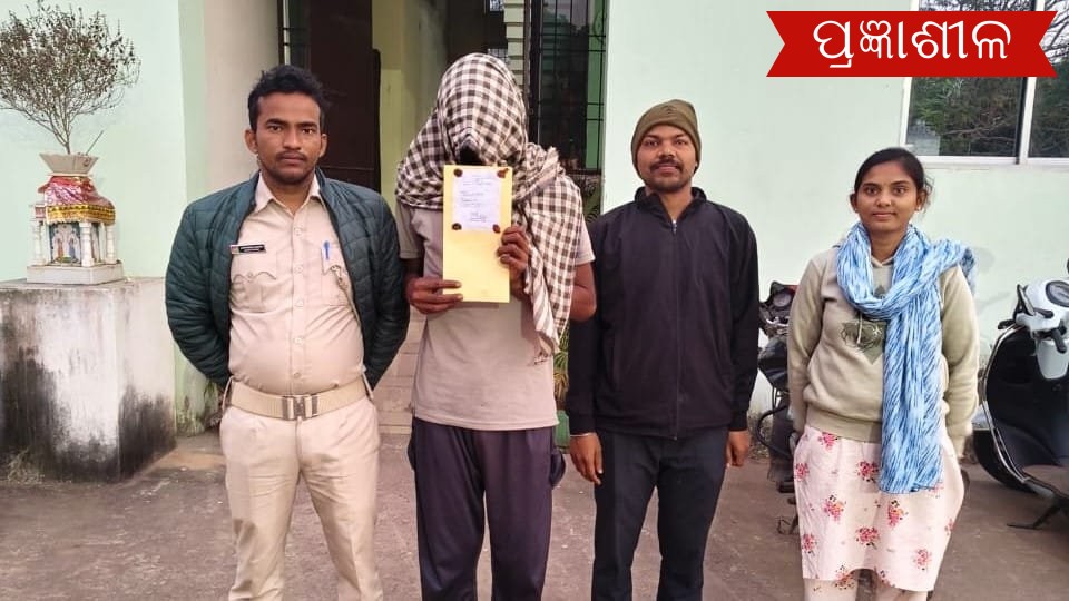 ଅବକାରୀ ବିଭାଗ ପଞ୍ଝାରେ ୨ ନିଶାବେପାରୀ  ୯୮ ଗ୍ରାମର ହେରୋଇନ ଜବତ , ମହିଳାଙ୍କ ସମେତ ଦୁଇ ଗିରଫ ।