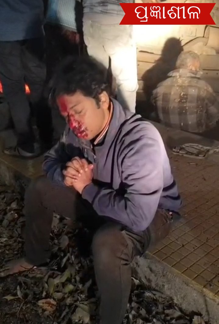 ନିଶାଡୀ ଙ୍କ କବ୍ଜାରେ ପାରାଦ୍ଵୀପ ସହର ,  ଦୁର୍ଘଟଣା ଘଟାଇବା ପରେ ନିଶାଶକ୍ତ ଯୁବକର ଉନ୍ମକ୍ତ କାଣ୍ଡ ।